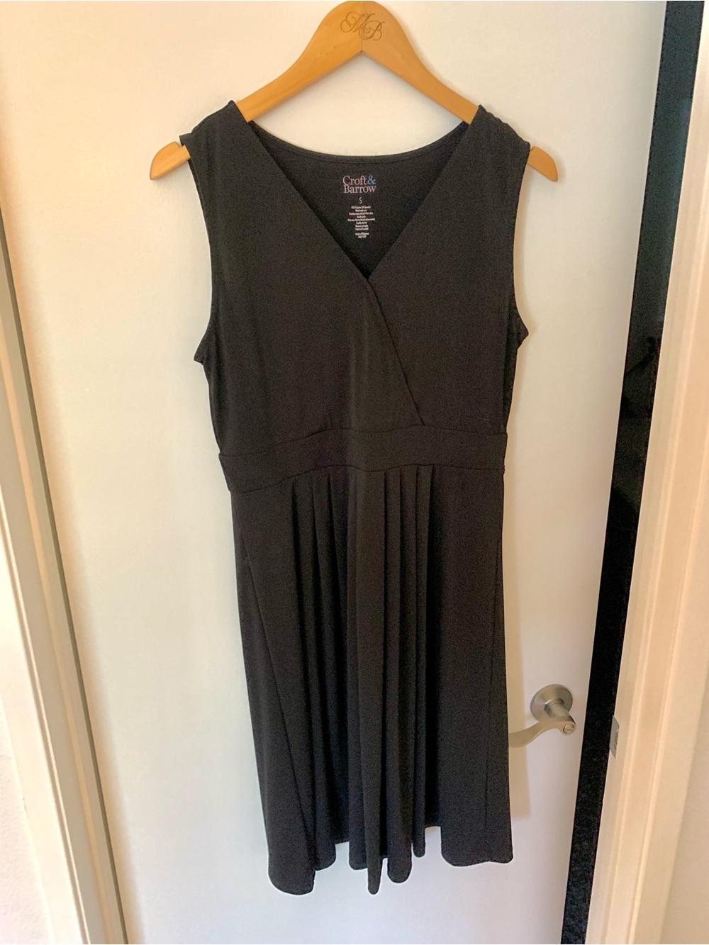 croft & barrow Black Sleeveless V-Neck Pleated Midi Dress